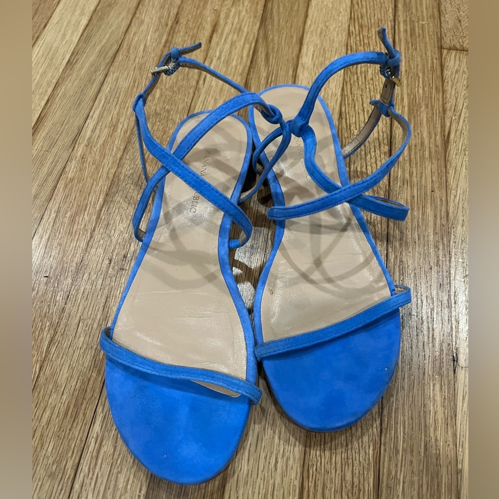 Banana Republic Royal blue scrappy flat sandal Size 6.5